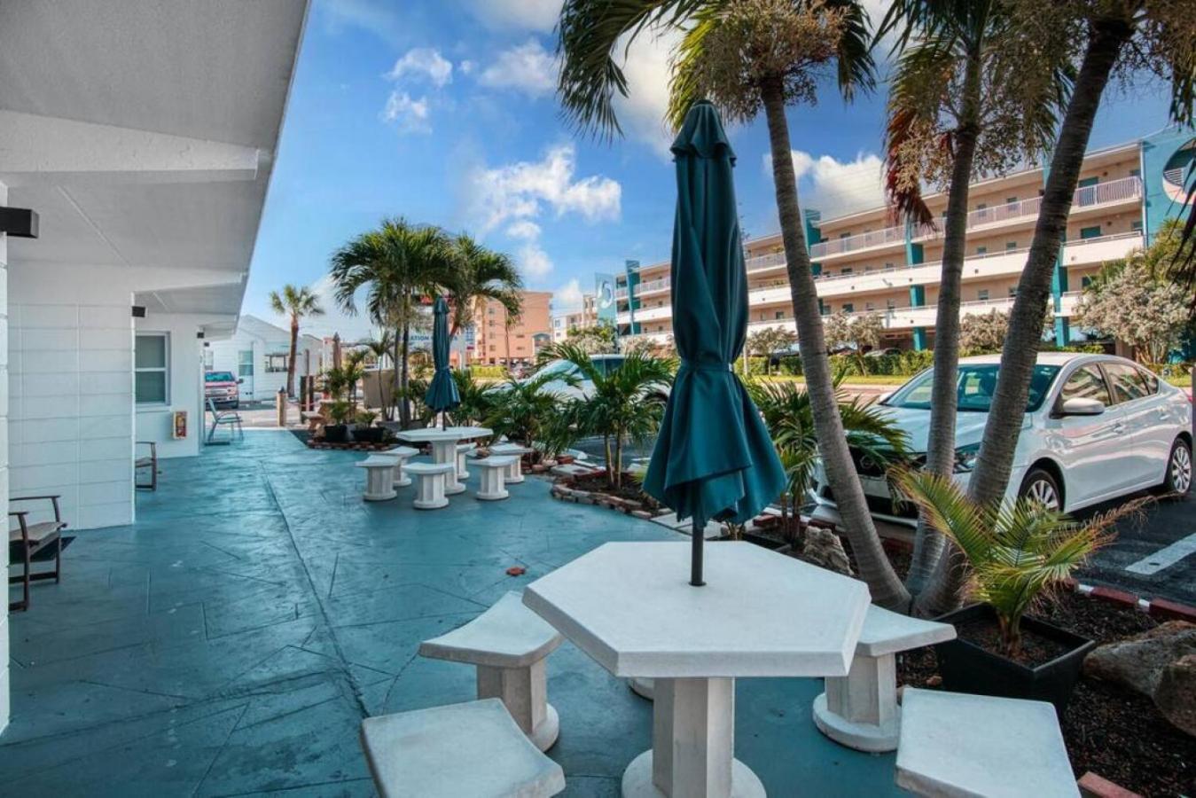 Sunset Beach Suites Of Madeira Beach! Pet Friendly Summer Getaway! Steps To Beach! - Suite 10 เซนต์พีทบีช ภายนอก รูปภาพ